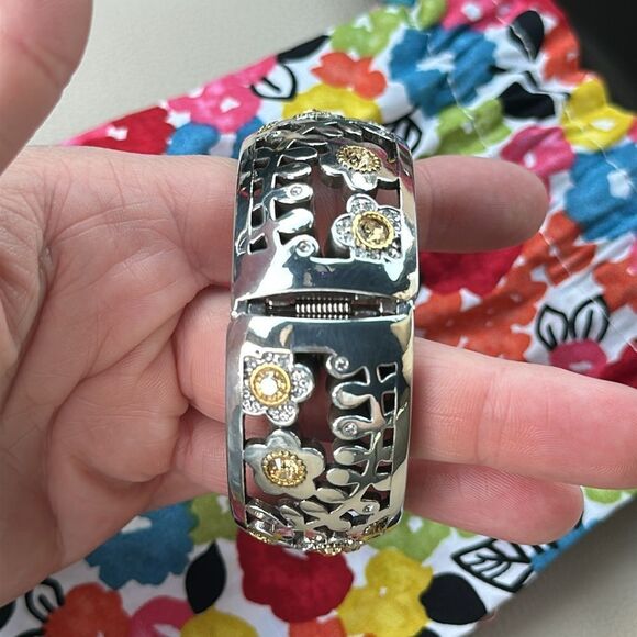 BRIGHTON Flowers on Fence Cutout Crystal Wide Bracelet + Pouch - Picture 4 of 6